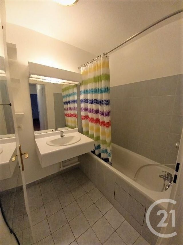 Appartement F2 à louer - 2 pièces - 47.6 m2 - ELANCOURT - 78 - ILE-DE-FRANCE - Century 21 S.L.P. Immobilier
